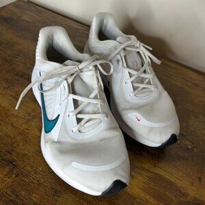 Men's White Nike Quest 05 Sneakers